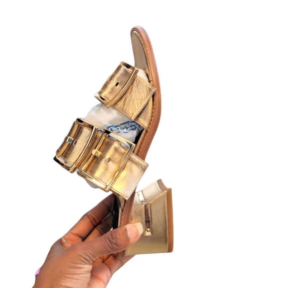 Tibi    - Picture 7 of 11